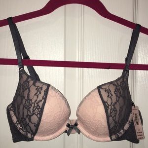 Victoria’s Secret pink & grey lace bra